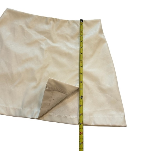 TCEC Cream Faux Leather Mini Skirt With Side Slit - Picture 6 of 9